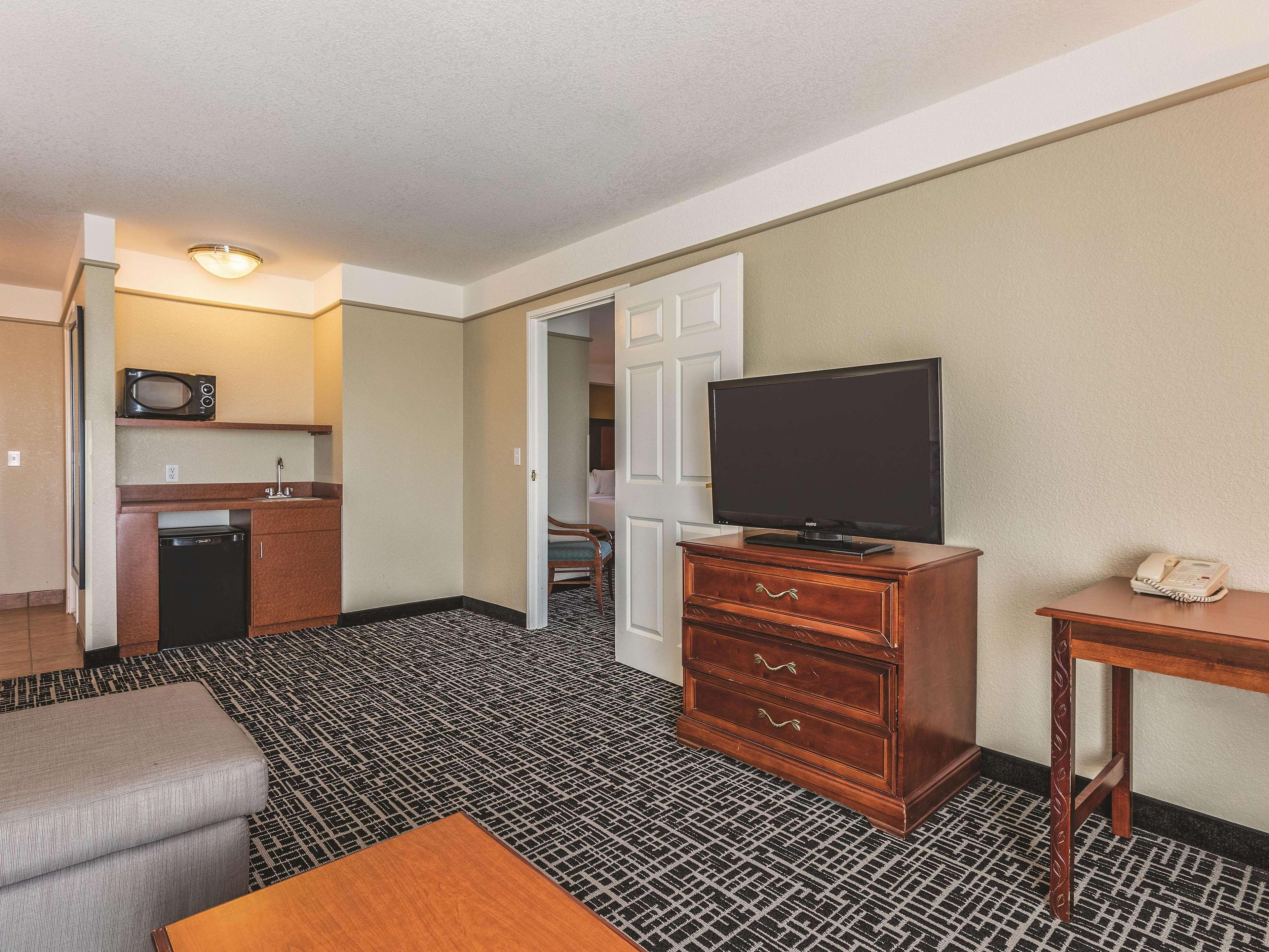 La Quinta By Wyndham Deming Hotel Exterior photo