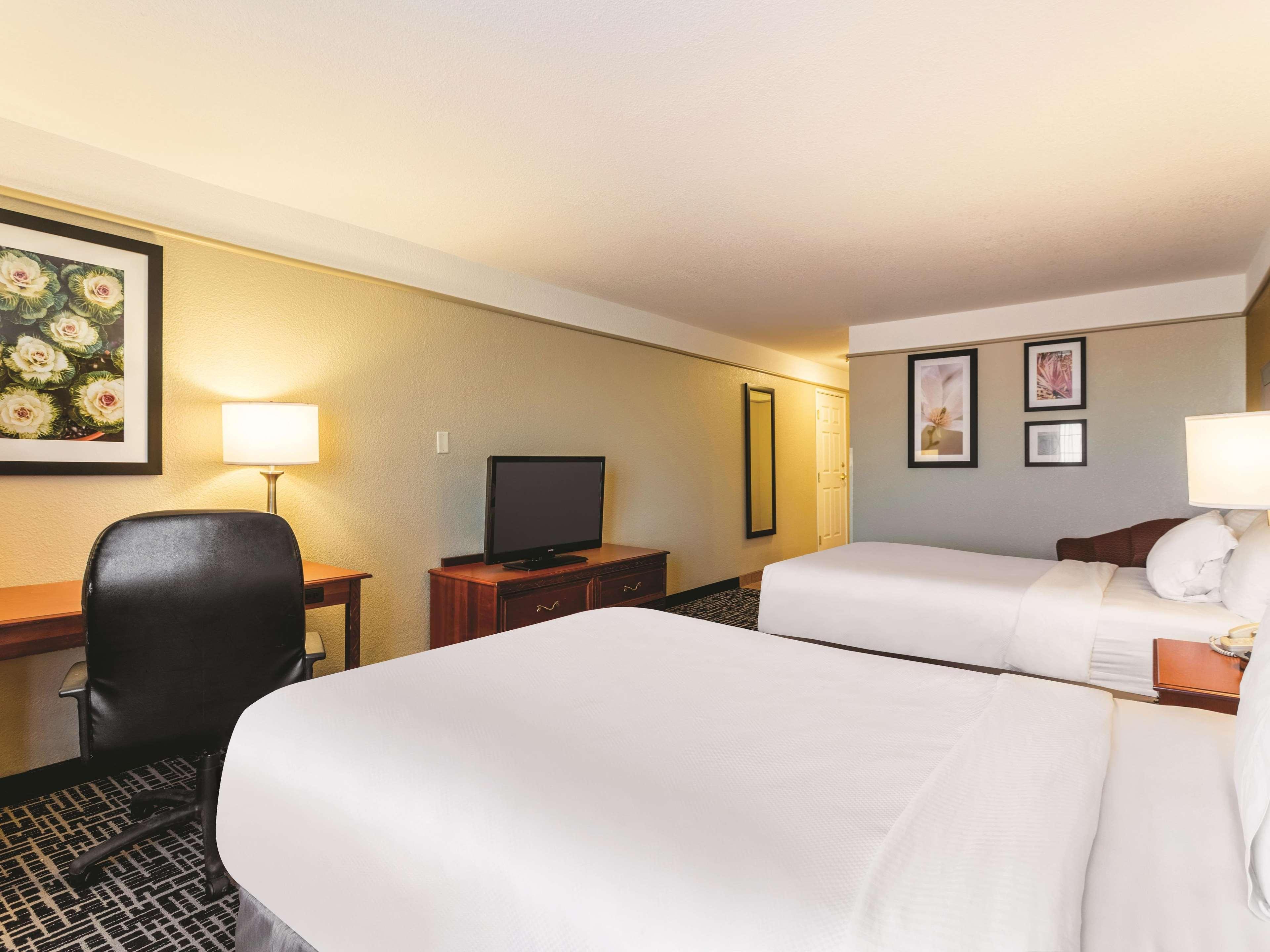 La Quinta By Wyndham Deming Hotel Exterior photo