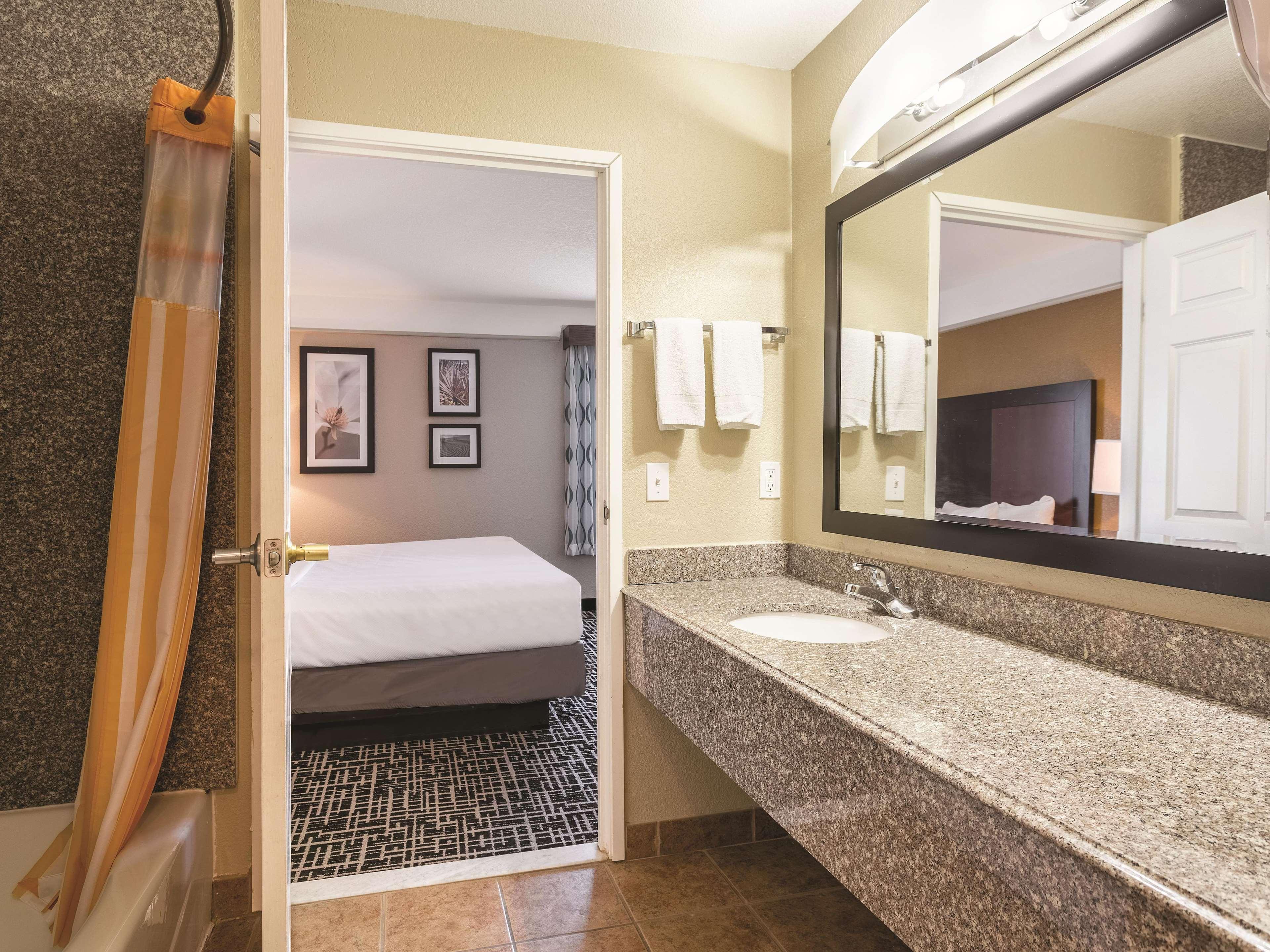 La Quinta By Wyndham Deming Hotel Exterior photo