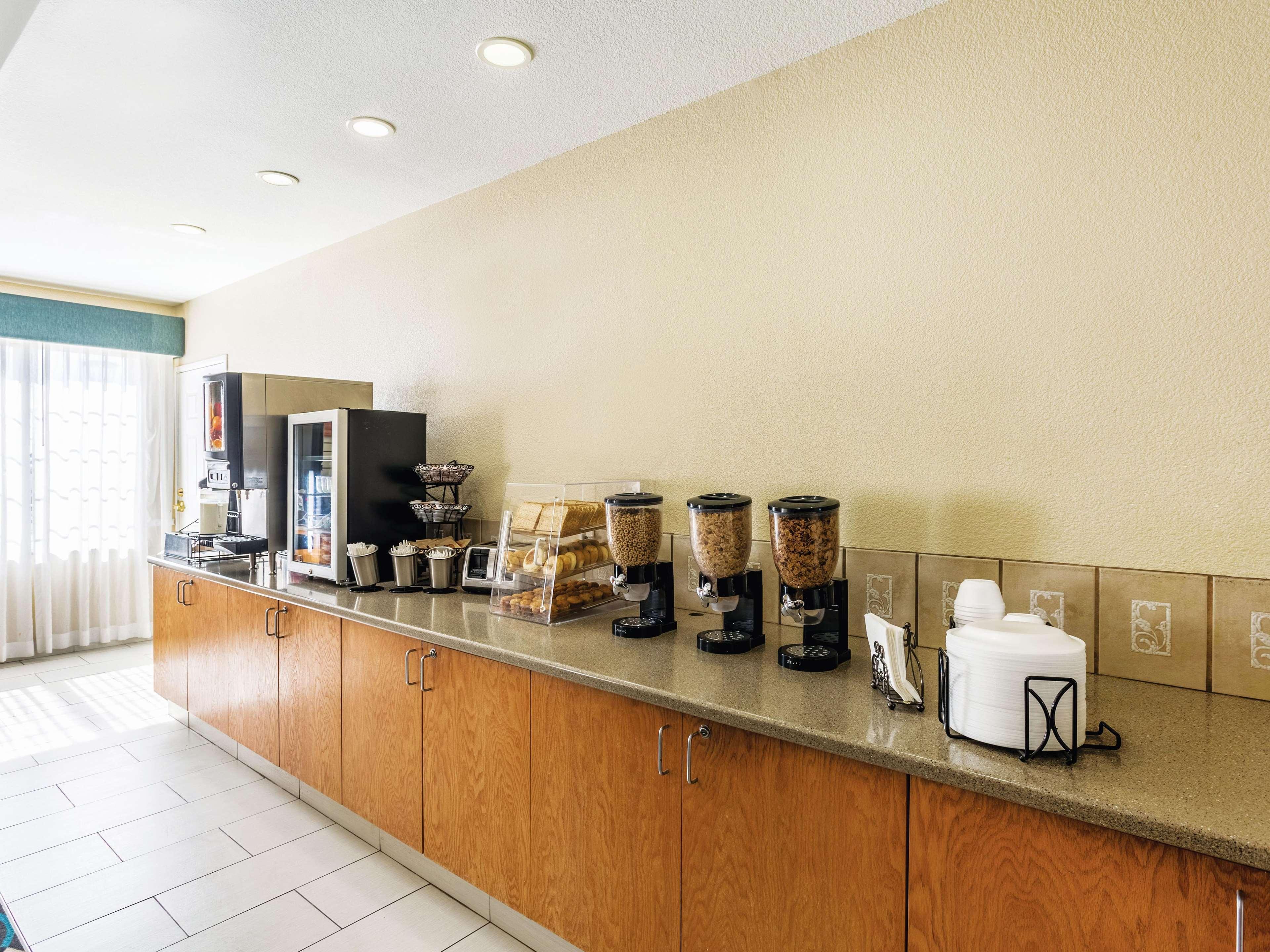 La Quinta By Wyndham Deming Hotel Exterior photo