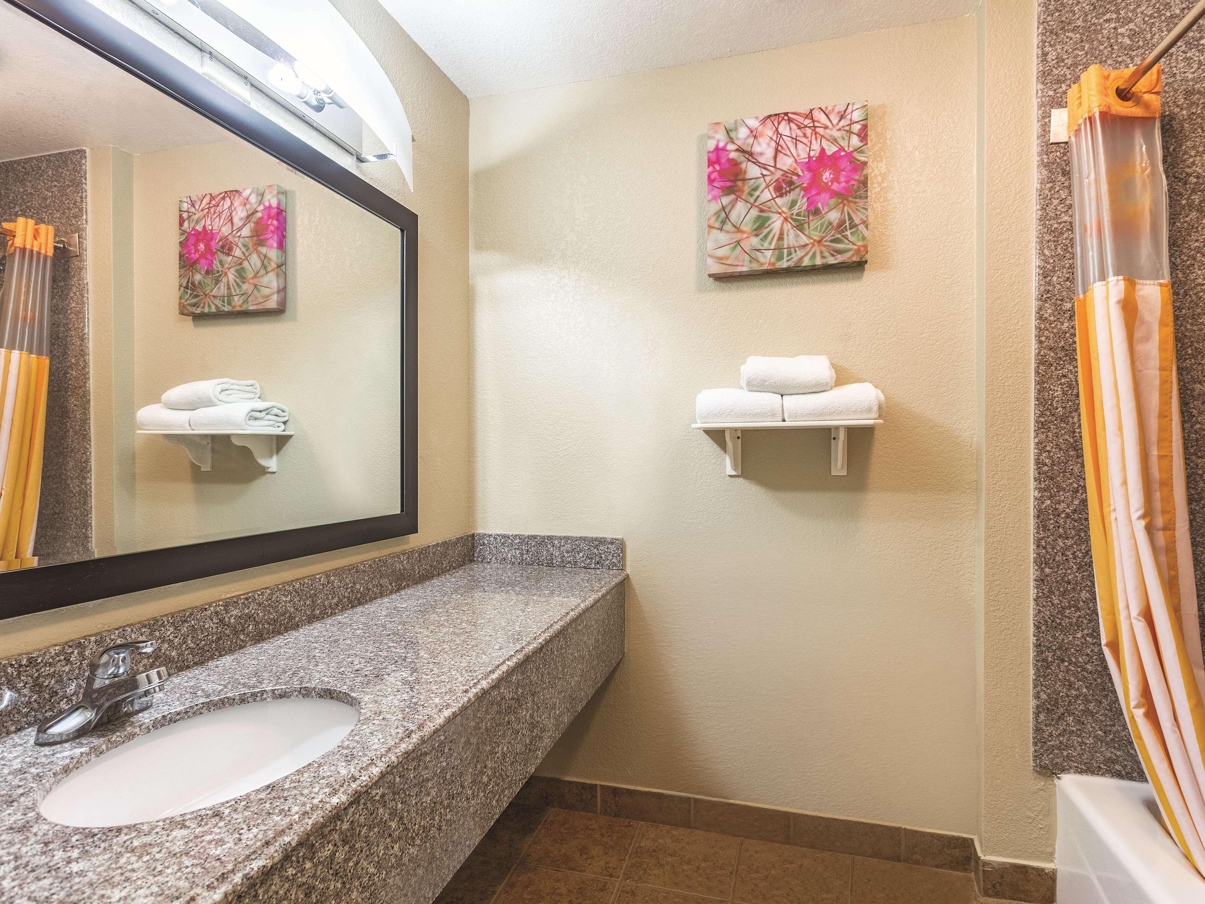 La Quinta By Wyndham Deming Hotel Exterior photo