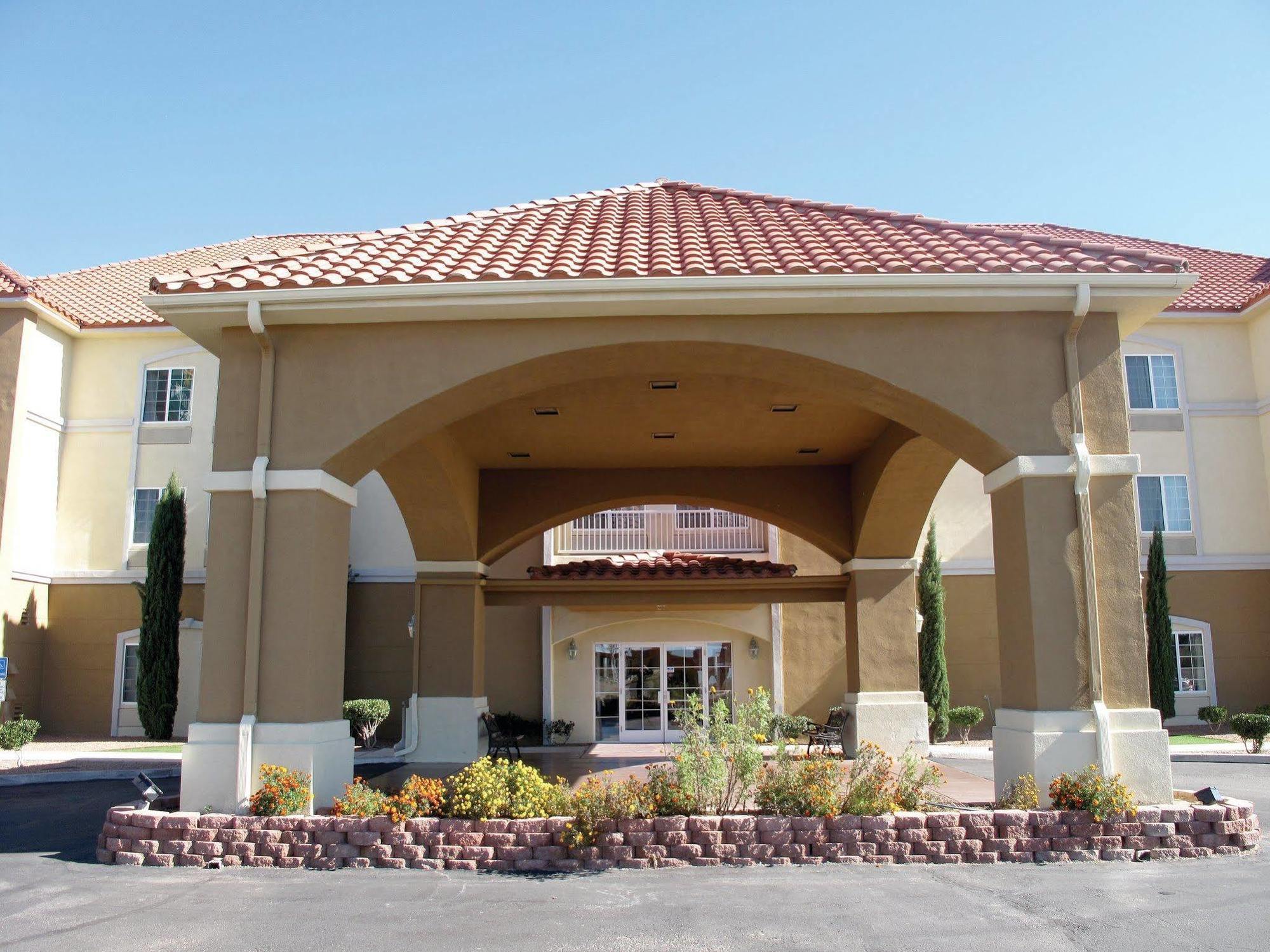 La Quinta By Wyndham Deming Hotel Exterior photo