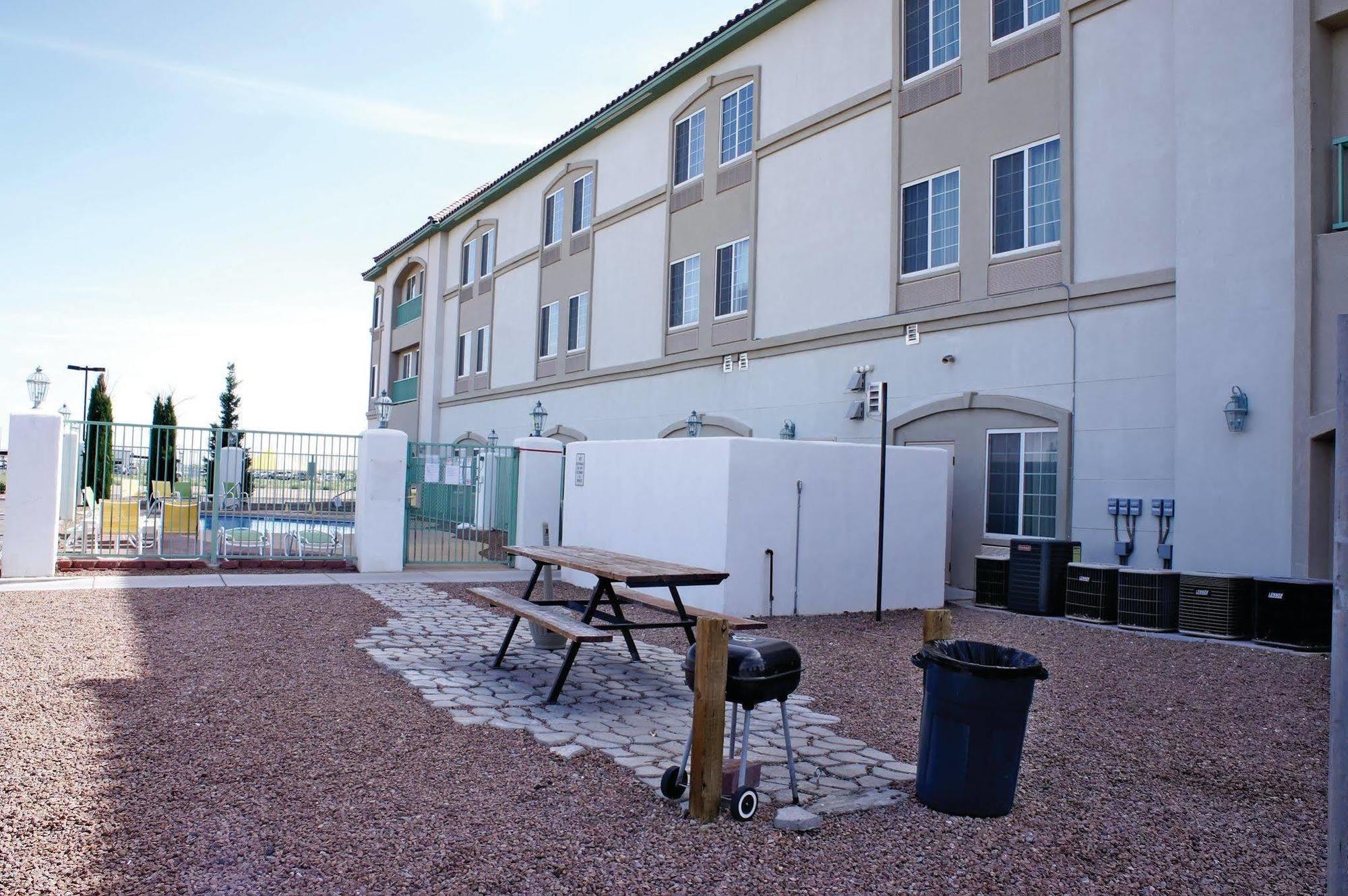 La Quinta By Wyndham Deming Hotel Exterior photo
